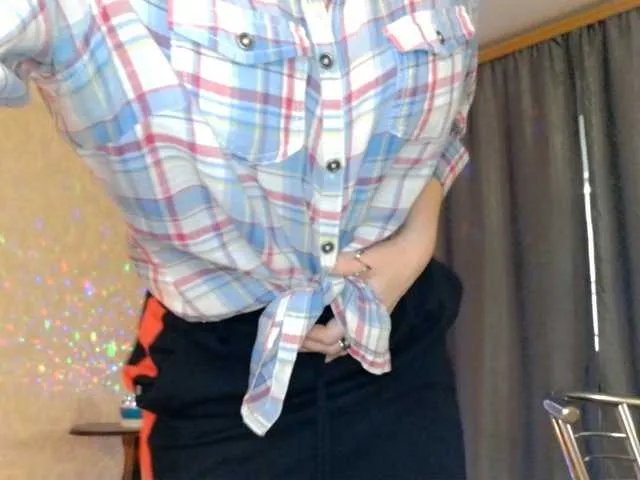 Elenaza1001 — naked in paid sessions,