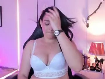 astrid_williams_ — GOAL: Squirt [424 tokens remaining]  Thick Latin vibes: curves you'll never forget #milf #bigboobs #bigass #lovense #daddy