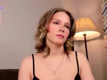 lipswithsweetonthem on Chaturbate