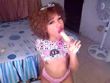 skylarg555 on Chaturbate