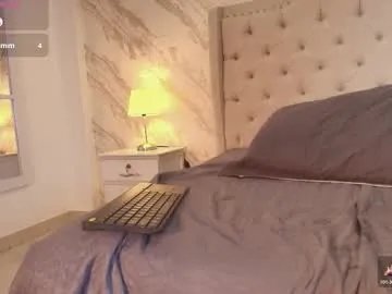 yuliana__cambell — GOAL: Get naked dance [95 tokens remaining] Welcome to my room! #asian #indian #ebony #latina #bigboobs