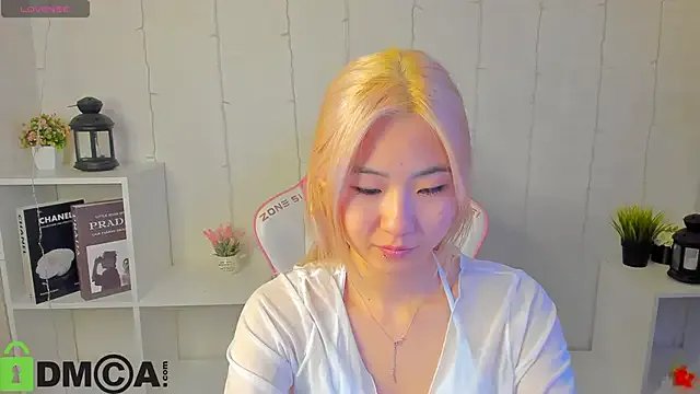 Aisi_18 on StripChat