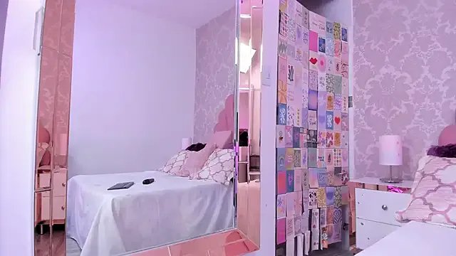 AlesiaCooper on StripChat