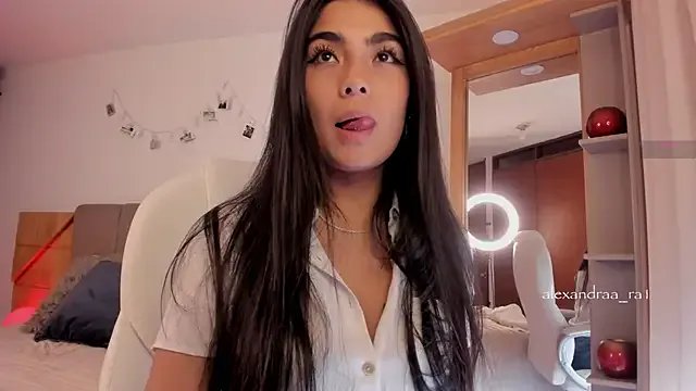 Alexandra_ra on StripChat