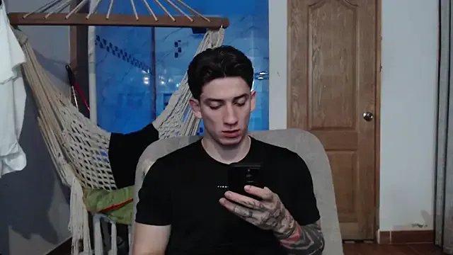 AteneoJr from StripChat