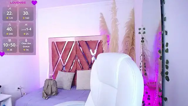 Aurora_Brownn on StripChat