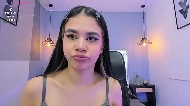 Bell_marinny on StripChat