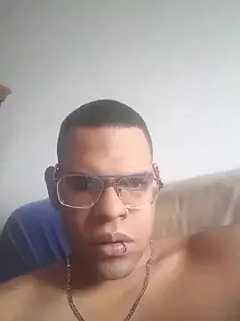 Bigtiti01 on StripChat