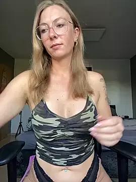 BunnyDiamond1 on StripChat 