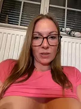 BunnyDiamond1 on StripChat 