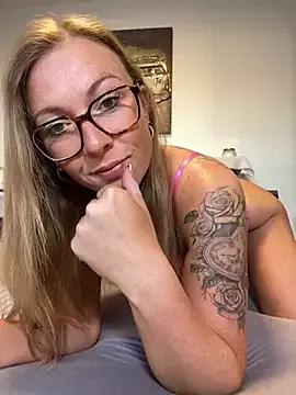 BunnyDiamond1 on StripChat 