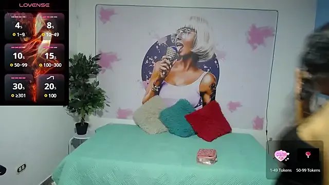 cristal_horny19 on StripChat