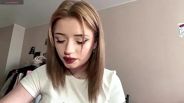 ElaraMyst on StripChat