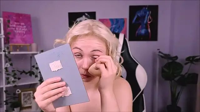 ElenaMonroe — ass tease in doggy