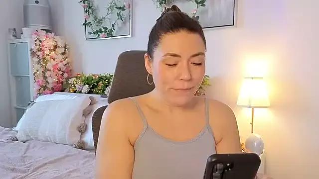 Ellie-L-Elizabeth on StripChat 