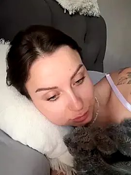 ellie_ssexy — tease that body man 