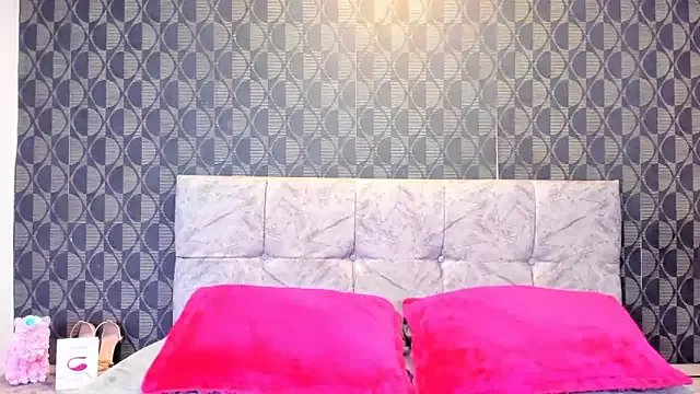 Emily_Clark1 on StripChat