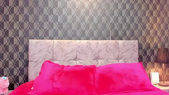 Emily_Clark1 on StripChat