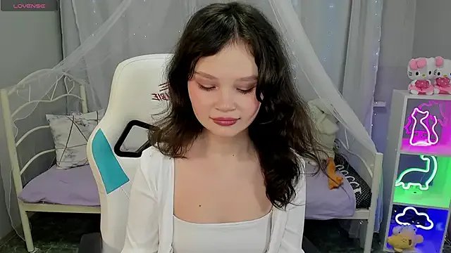 EmilyChaves — air kiss