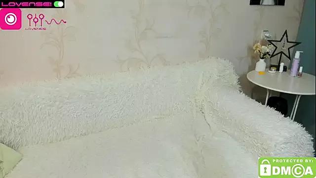 EmmaAmazingEyes on StripChat 