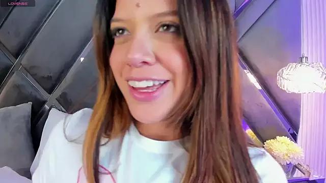 emperatriz_reyes on StripChat 