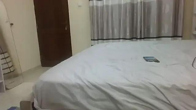 Fine_assie from StripChat