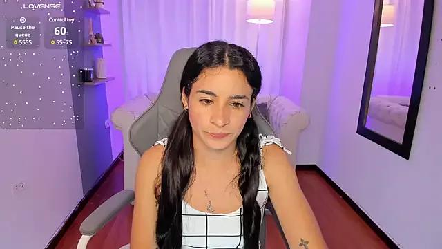 hanna_mils on StripChat 