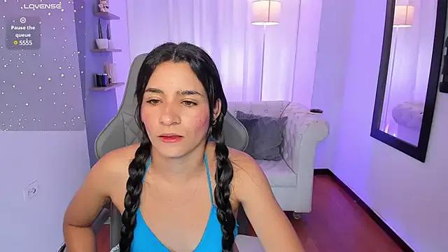 hanna_mils on StripChat 