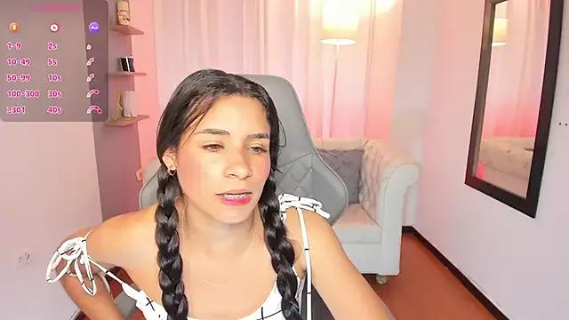 hanna_mils on StripChat 