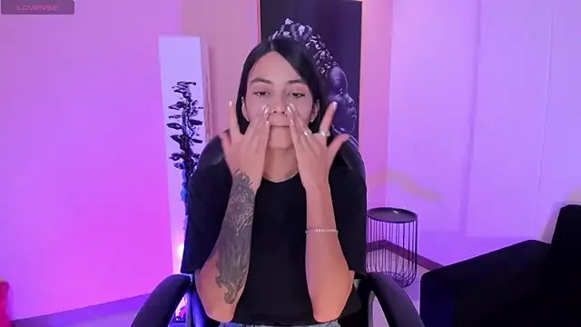 HannahJamesX on StripChat