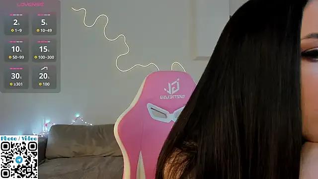 Helen_Spark from StripChat