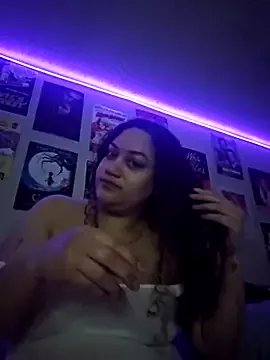 honeeyyy_pot on StripChat