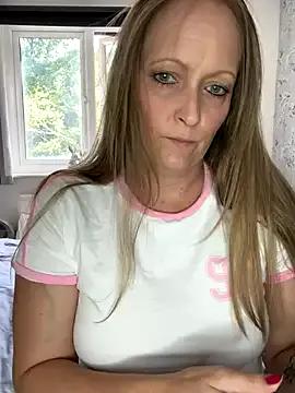 HoneyBluex on StripChat