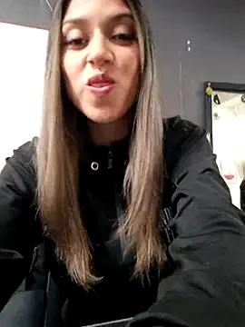 Isabella_Varella on StripChat