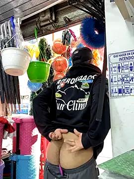 JuanZapata33 from StripChat