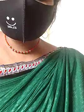 JuicyJaanu on StripChat