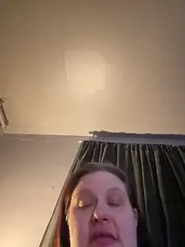 JulietteLatte — Fully naked for 3mins