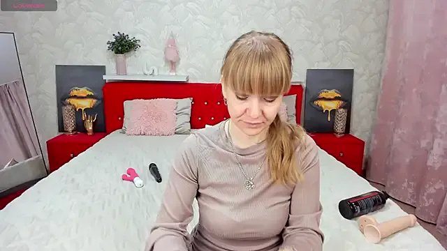 KattyPeachX on StripChat