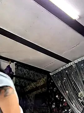 KikiXRed — sqirt in publick(400 tk) + naked(1000)