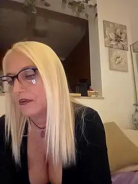 kikkastar on StripChat 