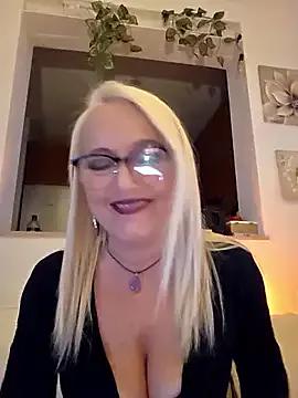 kikkastar on StripChat 