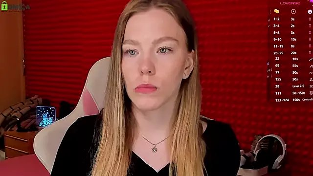 KinsleyHottie on StripChat