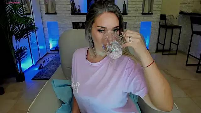 KittiLiza on StripChat 