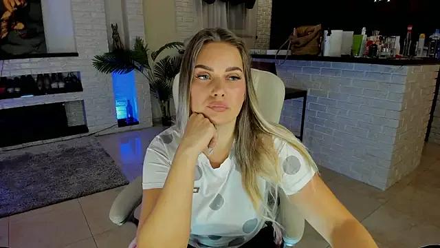 KittiLiza on StripChat 
