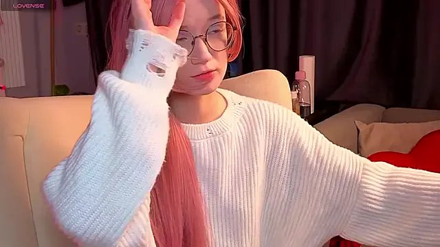 Kitty_smalltits on StripChat