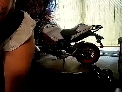 KRYZTALYNXXX on StripChat