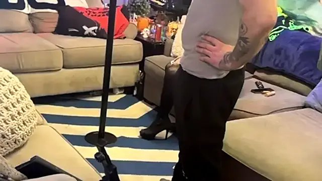 KRYZTALYNXXX on StripChat