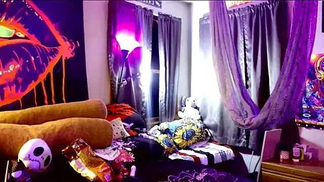 KRYZTALYNXXX on StripChat