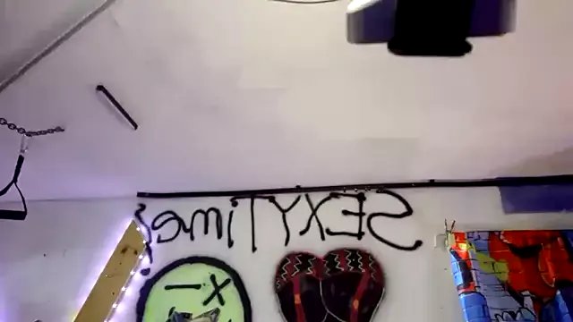 KRYZTALYNXXX on StripChat