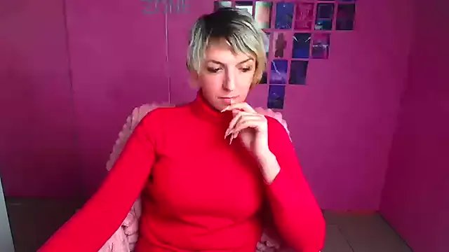 Lana_Foxyy — on manicure